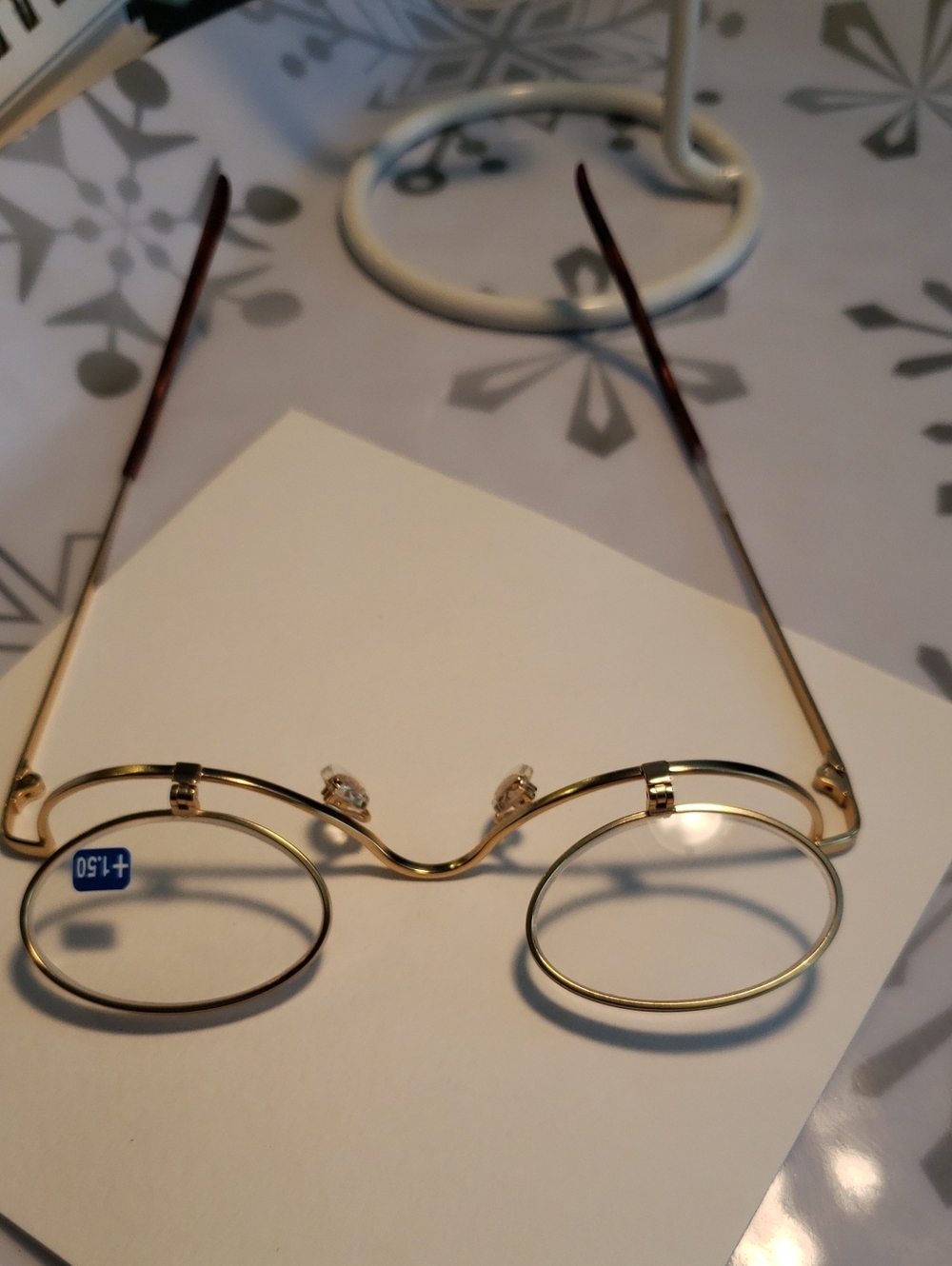 Wire Rim Round Reading Glasses - +1.50 Magnification - Picture 4 of 6